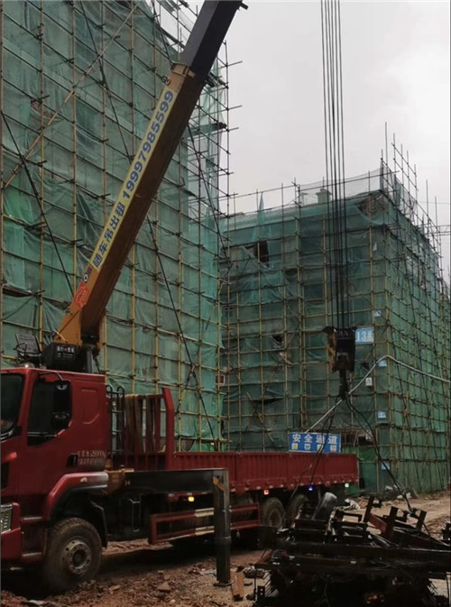 和田“慢工细活”—— 吊车的 “微动控制” 技术