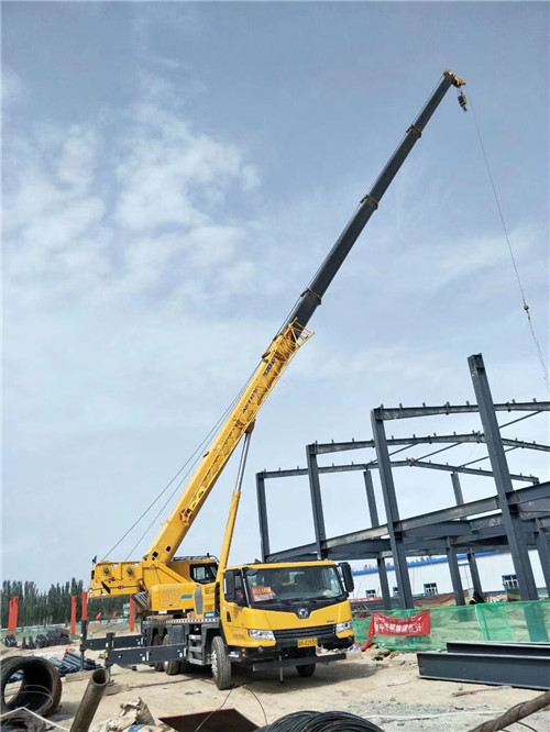 和田超高层建筑钢结构吊装案例